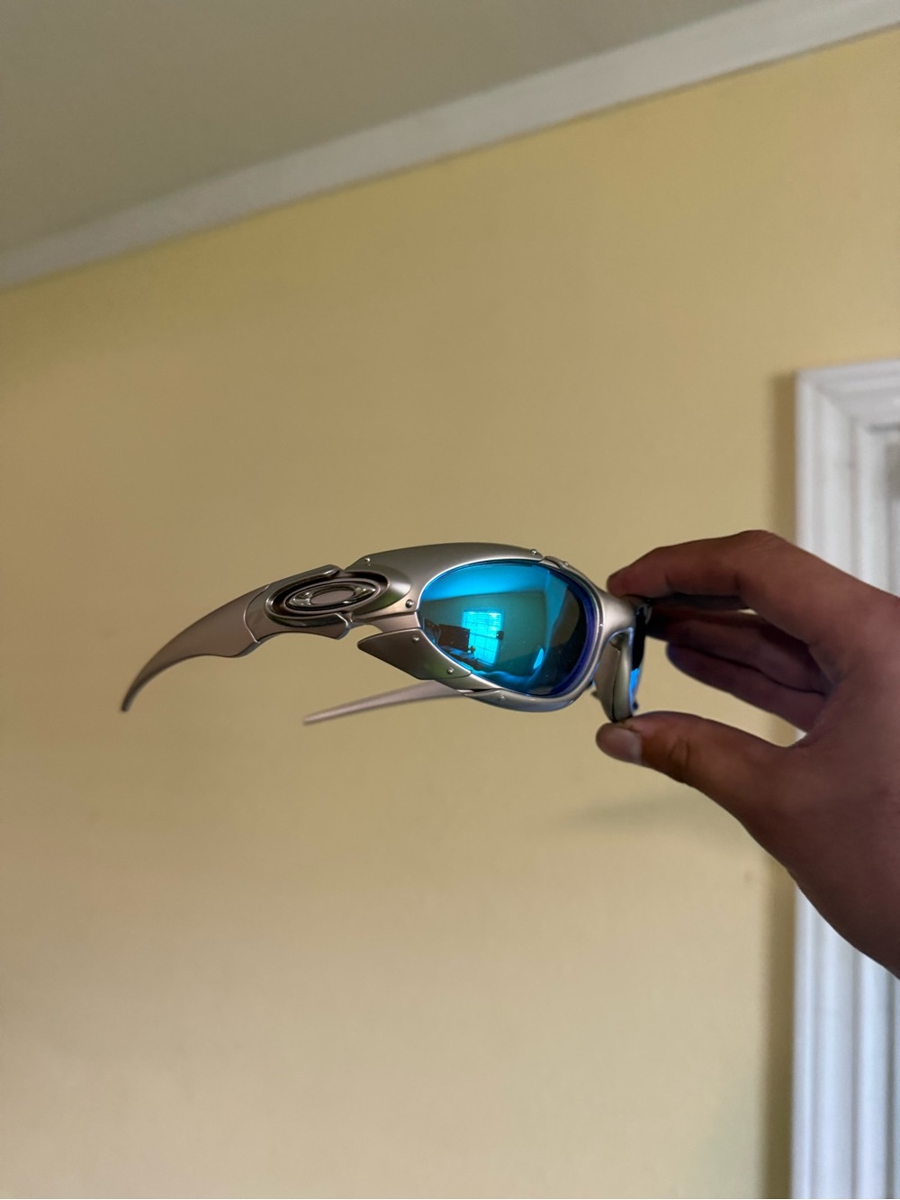 Men's Futuristic Silver Sunglasses with Blue Mirrored Lenses oak